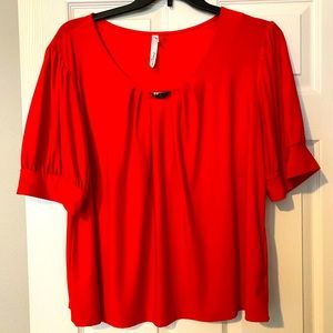 Gorgeous short sleeved coral colored top in size 3X with lovely gold hardware.